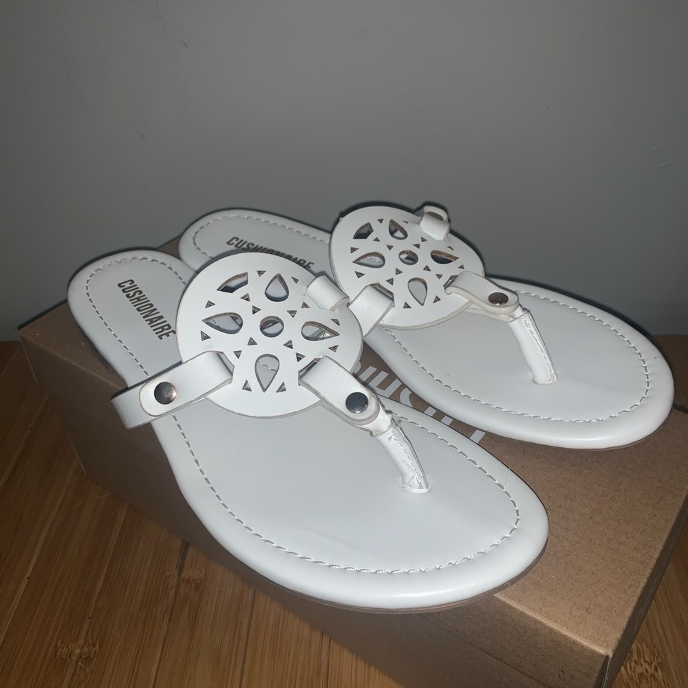 TORY THONG WHITE SANDALS CUSHIONAIRE CAMERON 7.5